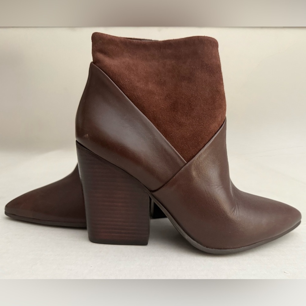 Vince Camuto Raylan Suede and Leather Ankle Booties size 8.5M